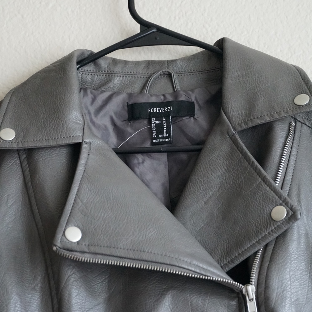leather jacket - Picture 2 of 4